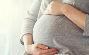 Femeile gravide vor beneficia de servicii medicale peste valoarea plafonului