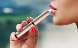 Veste proastă pentru fumători: Dispar țigările electronice cu arome
