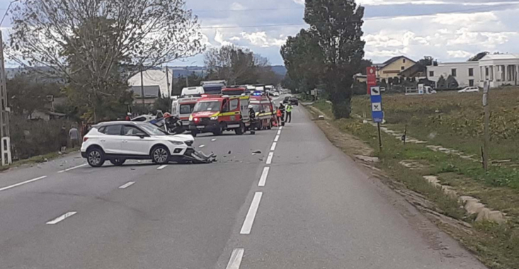 O maşină de poliţie a fost implicată într-un grav accident rutier la Razboieni