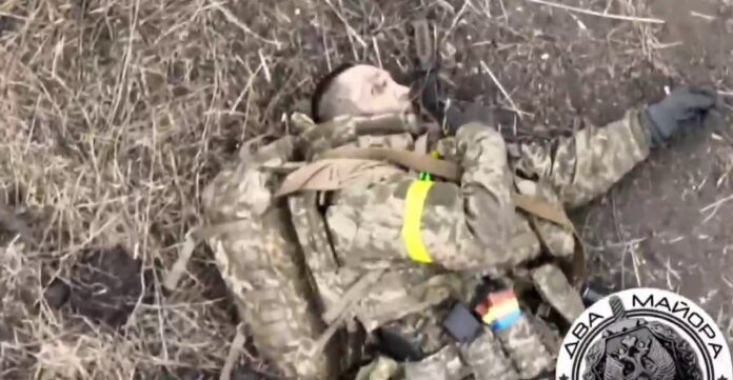  Rușii prezintă un video în care susțin că sunt militari români morți. Pe trupul unuia dintre voluntari se vede tricolorul
