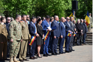 Șefii PNL, prezenți la ceremonia militară organizată la Monumentul Independenţei din Piaţa Independenţei 