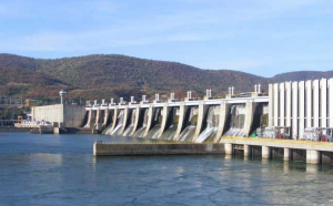 Dunărea, aproape de cota de avarie. Hidrocentralele de la Porțile de Fier I și II funcționează la jumătate din capacitate