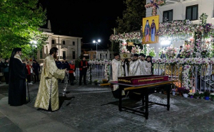 GALERIE FOTO - Moaștele Sfintei Parascheva au fost aduse în Catedrală