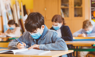 Elevii şi preşcolarii se întorc la şcoală, sub amenințarea gripei