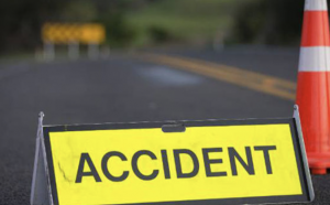 Grav accident între două autoutilitare şi o maşină. 14 persoane rănite, 4 au ajuns la spital