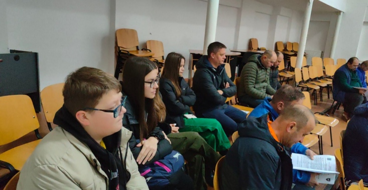 Tinerii din Hălăucești, în dialog cu autoritățile locale