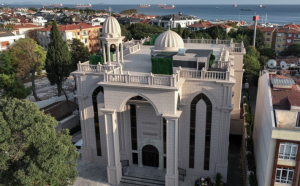 Turcii inaungurează Biserica Ortodoxă Sfântul Efrem. Este prima biserică clădită de la înființarea republicii, acum 100 de ani