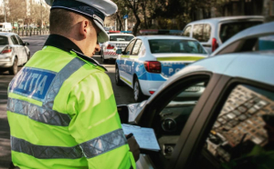 Copil de 12 ani depistat de poliţişti la volanul unui autoturism 