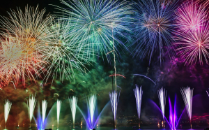   Magia artificiilor. O istorie strălucitoare a exploziilor de culori și lumini
