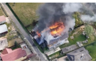 Incendiu puternic lângă Mănăstirea Voroneț din Suceava. Există riscul ca focul să se extindă