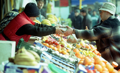 Fructele și legumele din piețe, verificate de comisarii de la CRPC