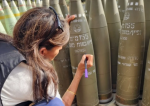 Fosta candidată la preşedinţia SUA Nikki Haley scrie ”Terminaţi-i” pe obuze în Israel