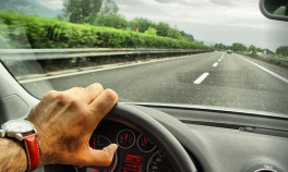 Condițiile în care un minor poate conduce un autoturism - Legea a trecut de Senat