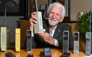 50 de ani de la prima convorbire pe un telefon mobil