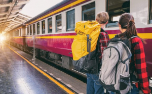 Noi drepturi pentru studenți la călătoria cu trenul: Reducerile au fost extinse de la 50% la 90% / Vârsta până la care se acordă a fost majorată de la 26 la 30 de ani