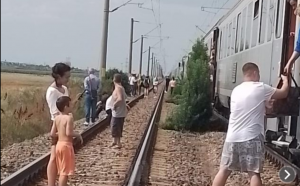 Ireal - Pasagerii unui tren spre Suceava au făcut autostopul ca să ajungă acasă