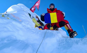 Alpinistul român Gabriel Țabără, aflat de două luni pe Everest, a fost găsit fără viață în cortul său. 