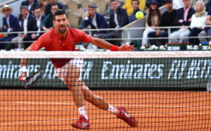 Tenis: Novak Djokovic s-a retras de la Roland Garros din cauza unei accidentări la genunchi/ El va pierde primul loc în clasamentul