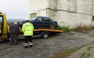 Primăria Suceava ridică maşinile abandonate