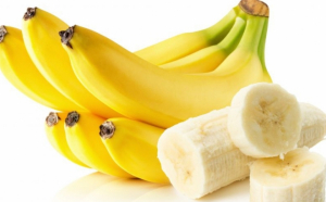 Bananele trebuie ținute în pungi negre, în frigider. Cel mai tare truc