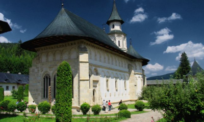 La Mănăstirea Putna sunt cazați cei mai mulți refugiați ucraineni din județ. În locațiile puse la dispoziție de autoritățile sucevene sunt circa 900 de ucraineni