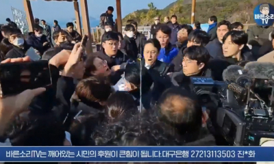 Liderul opoziţiei din Coreea de Sud, înjunghiat în gât. Momentul atacului - ATENȚIE! Imagini cu un puternic impact emoțional