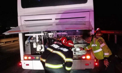 Un autocar cu 40 de copii şi 6 adulţi a luat foc pe autostrada A10