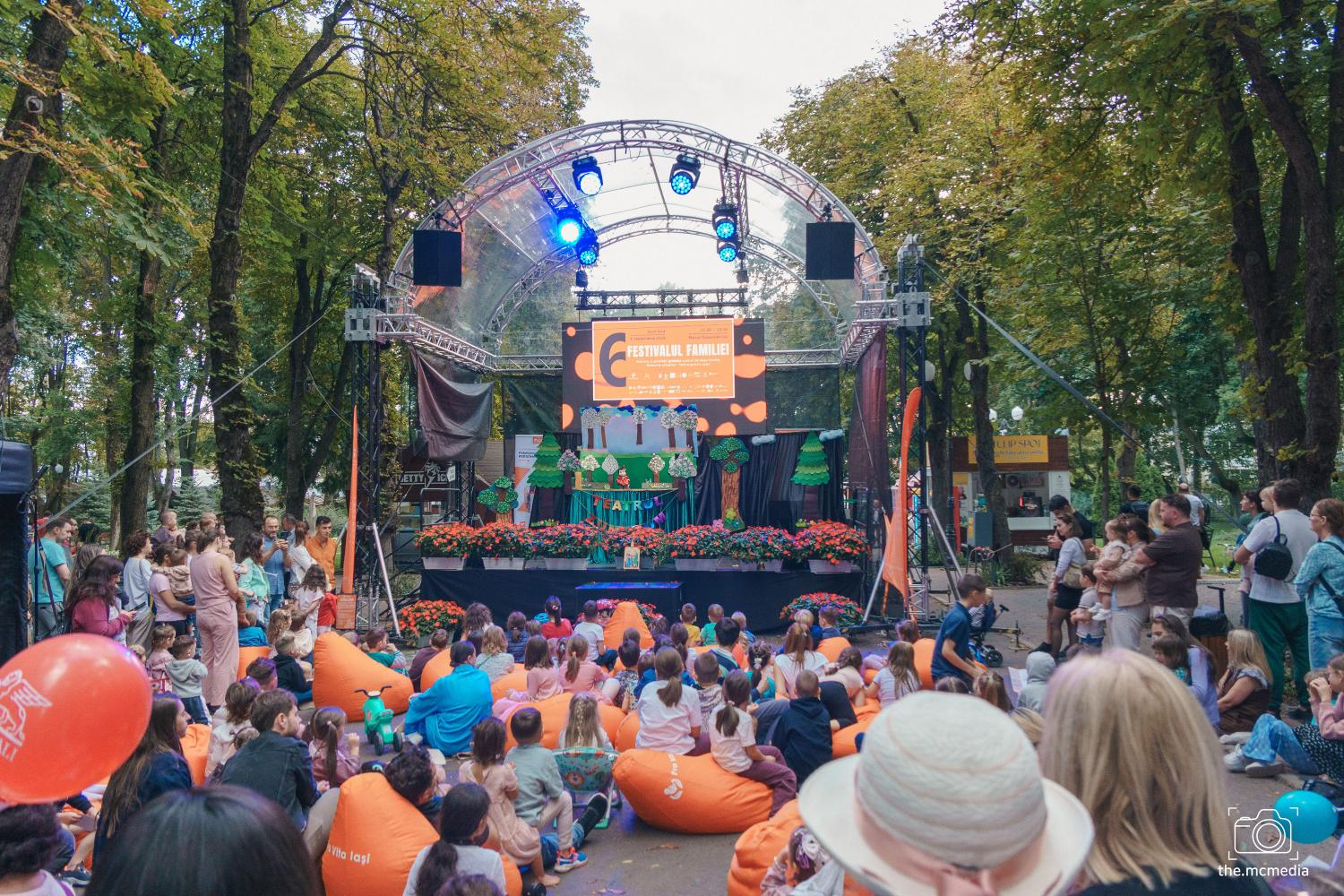 11.500 de oameni la Festivalul Familiei din Iași. Mitropolitul Teofan a fost în public