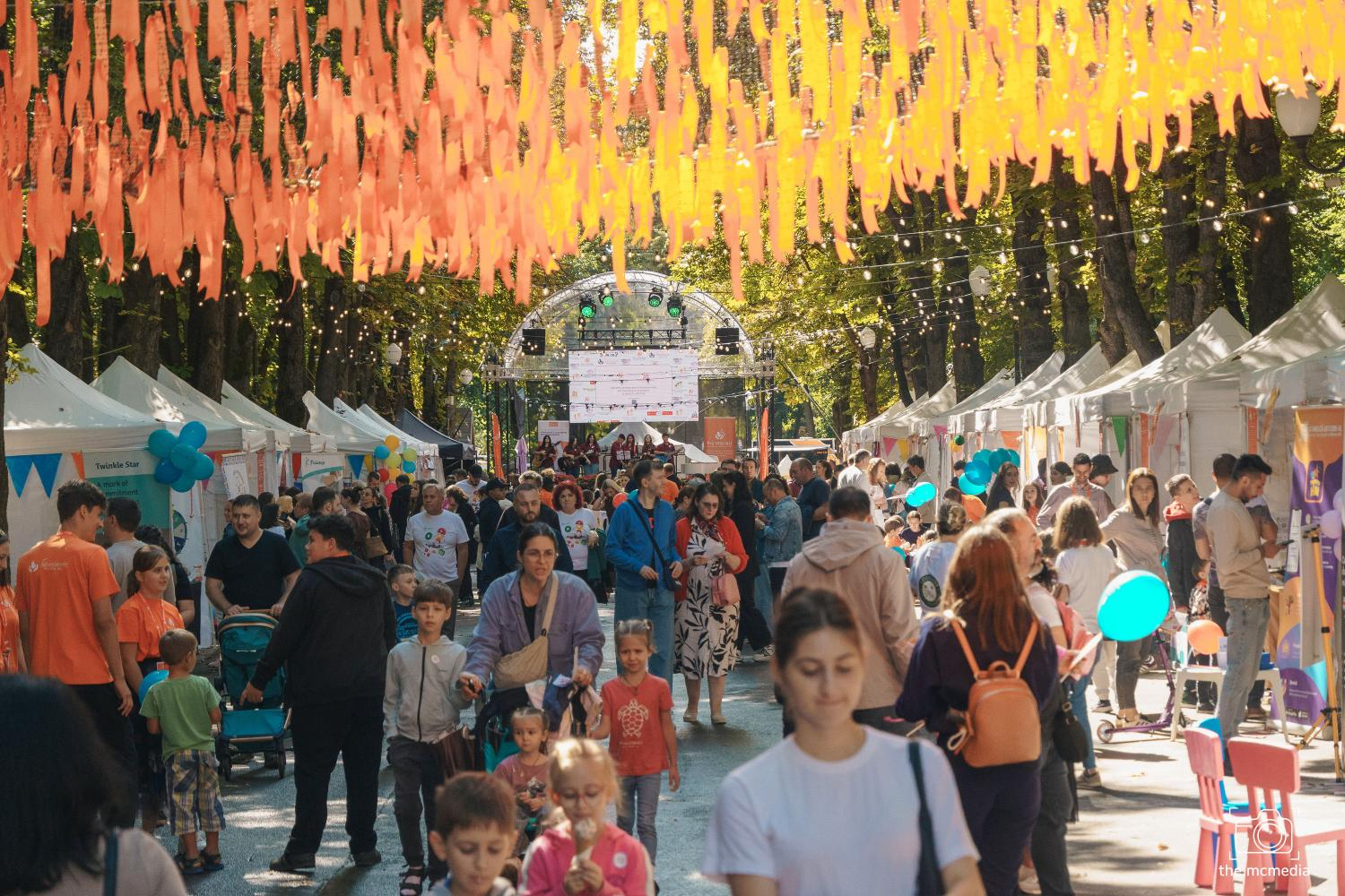 11.500 de oameni la Festivalul Familiei din Iași. Mitropolitul Teofan a fost în public