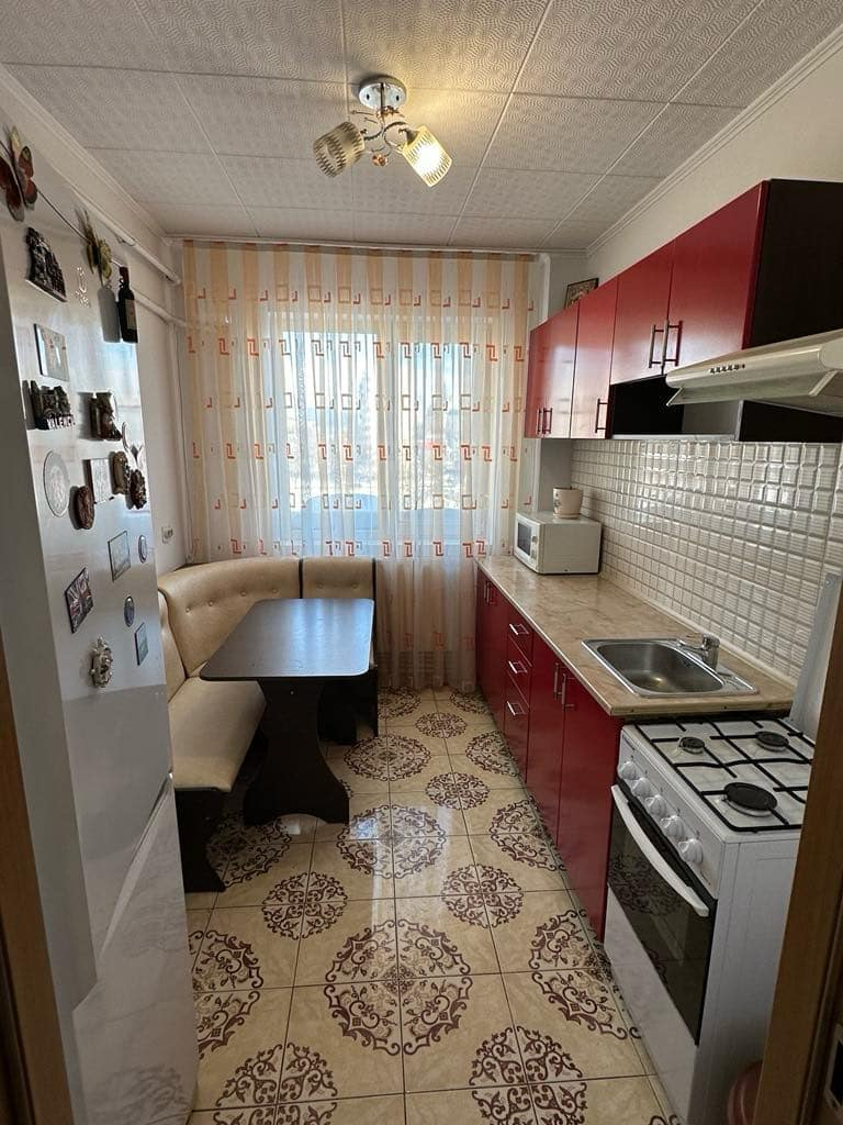 Proprietar, ofer spre chirie apartament 3 camere, zona Podul Roș