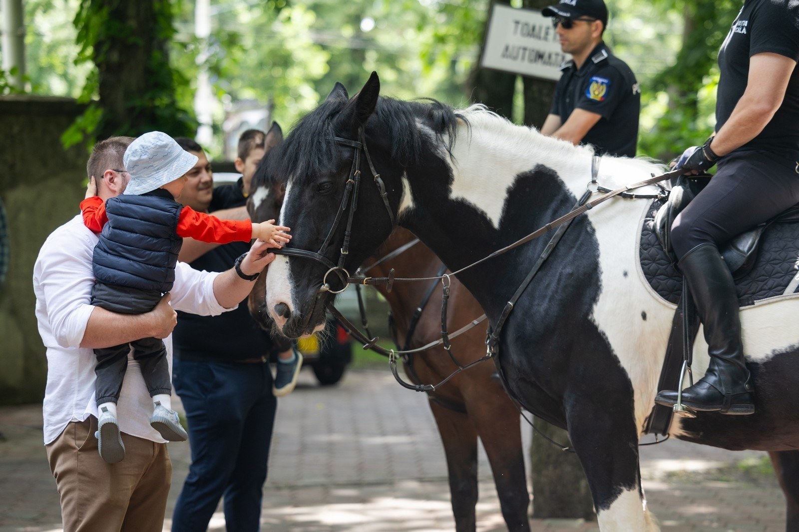 FOTO - Aproape 700 de copii din Iași au primit cadouri de Ziua Copilului!