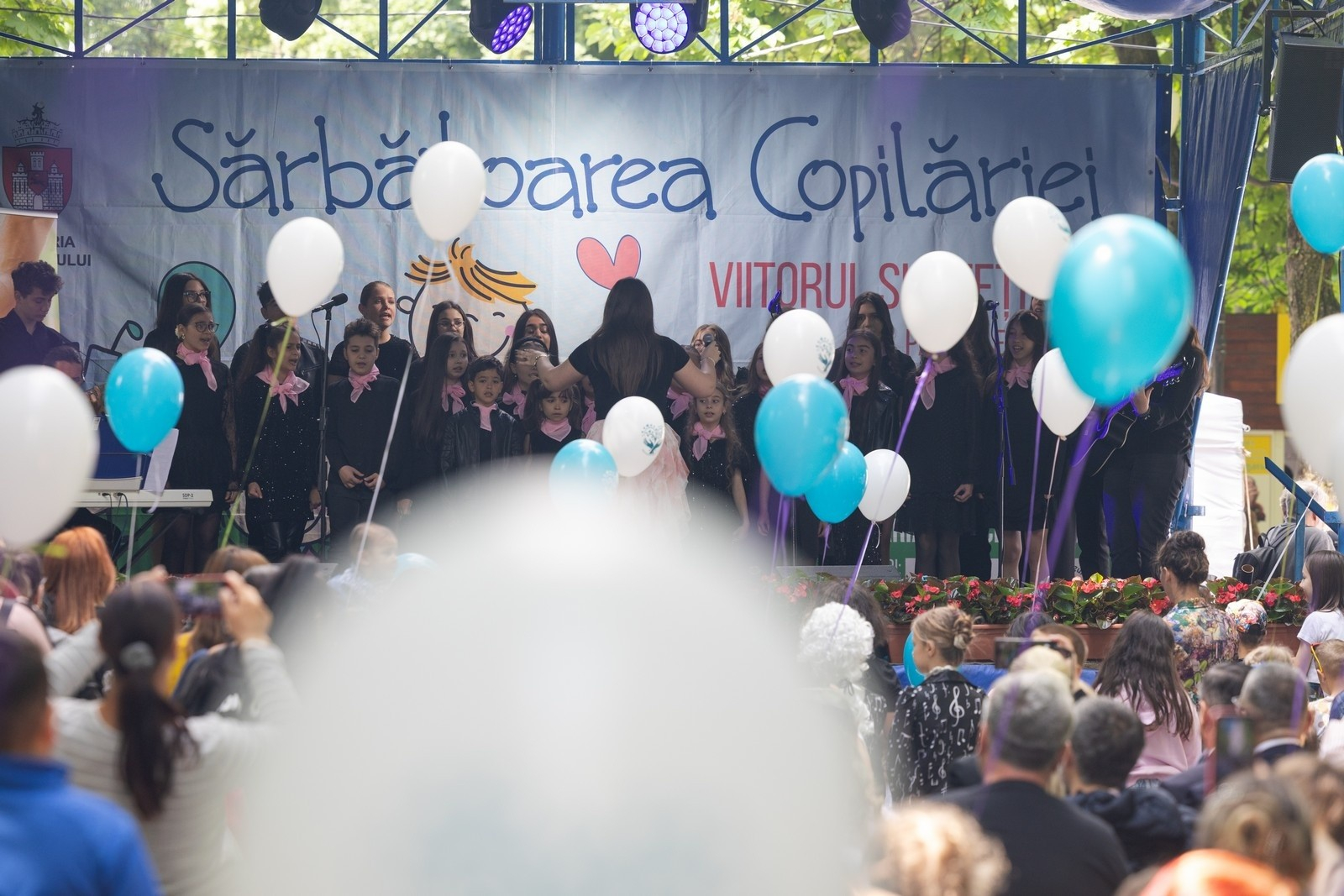 FOTO - Aproape 700 de copii din Iași au primit cadouri de Ziua Copilului!