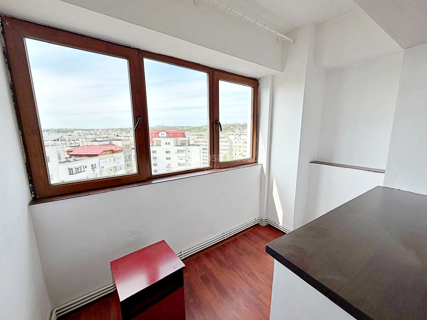 OFERTA DE EXCEPTIE! Alexandru cel Bun - Pasarela O. Bancila, 3 camere 68mp, disponibil imediat, lift nou, doua debarale