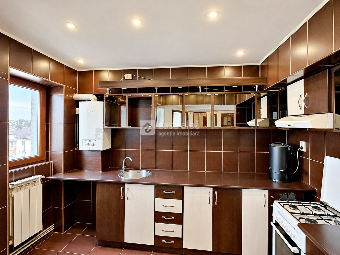 OFERTA DE EXCEPTIE! Alexandru cel Bun - Pasarela O. Bancila, 3 camere 68mp, disponibil imediat, lift nou, doua debarale