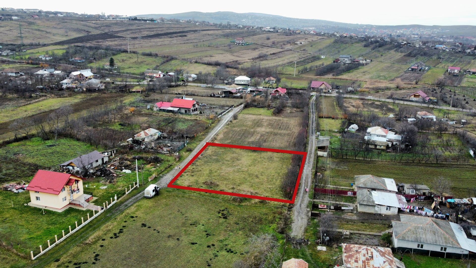 Ocazie teren plan – 1.800 mp, acces 2 drumuri lângă E58