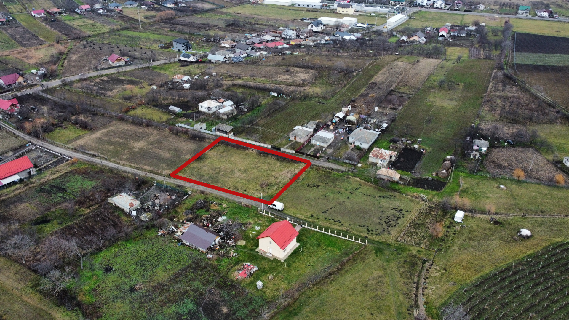 Ocazie teren plan – 1.800 mp, acces 2 drumuri lângă E58