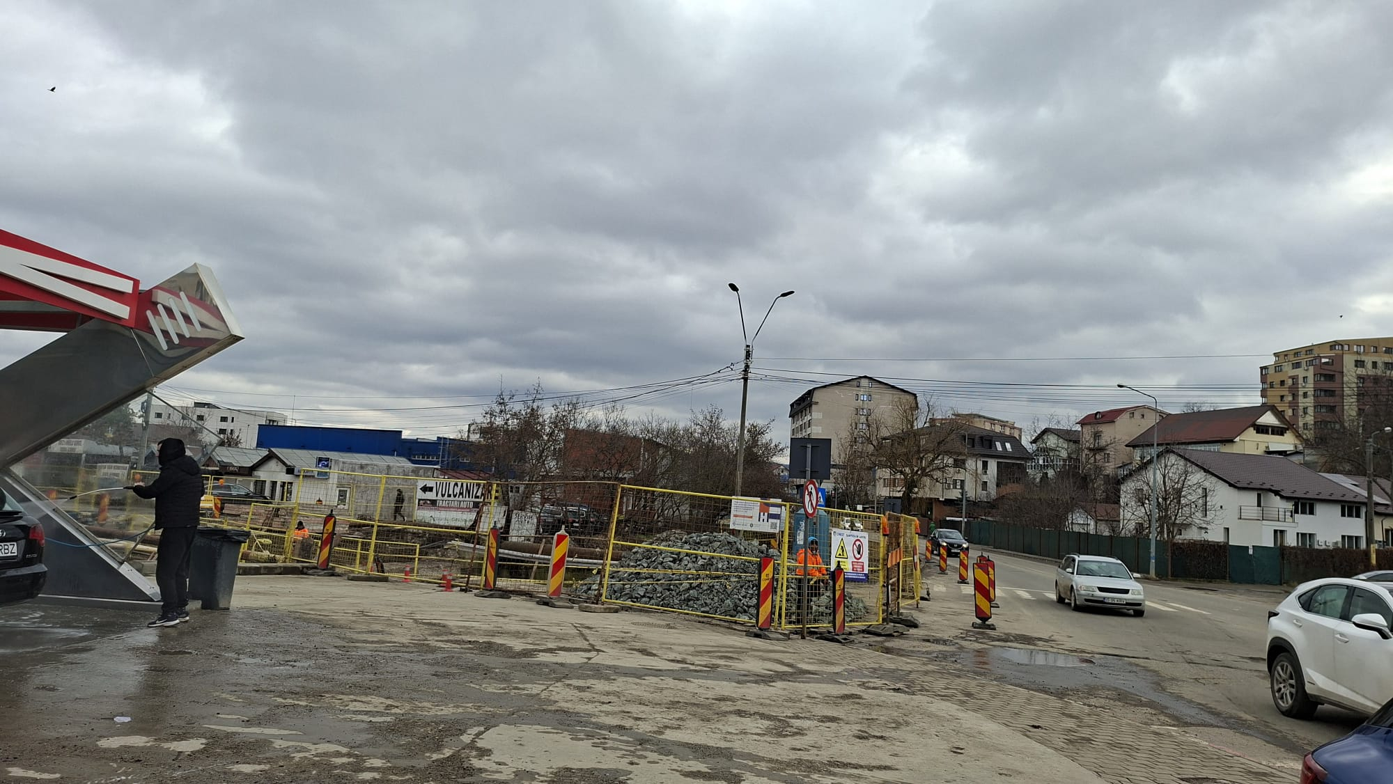 FOTO -- Lucrări în ritm de melc la Podul Aurel Vlaicu. 18,15 milioane lei pentru un cartier blocat în noroi