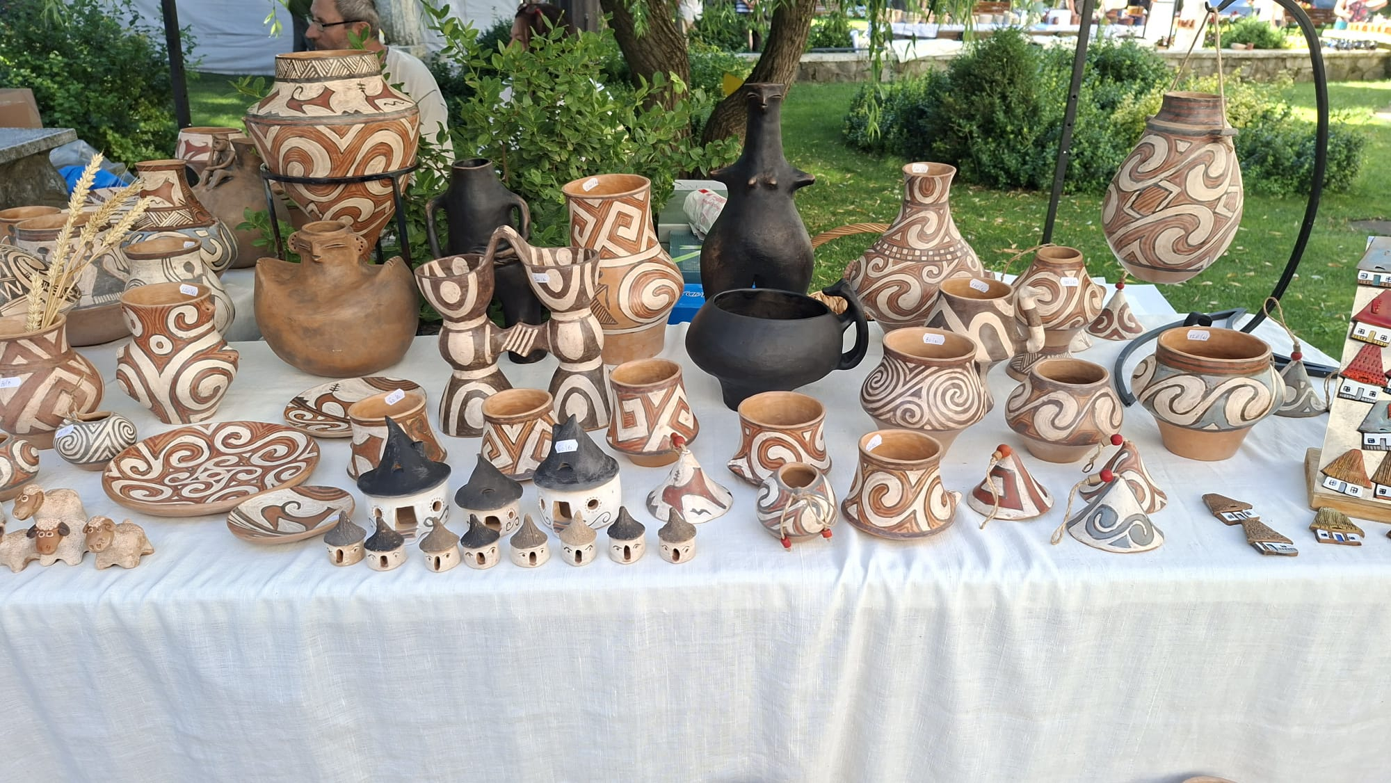 GALERIE FOTO -- „Lutul îmi cântă în pumni, doamnă”. Pământul viu de la Cucuteni 5000