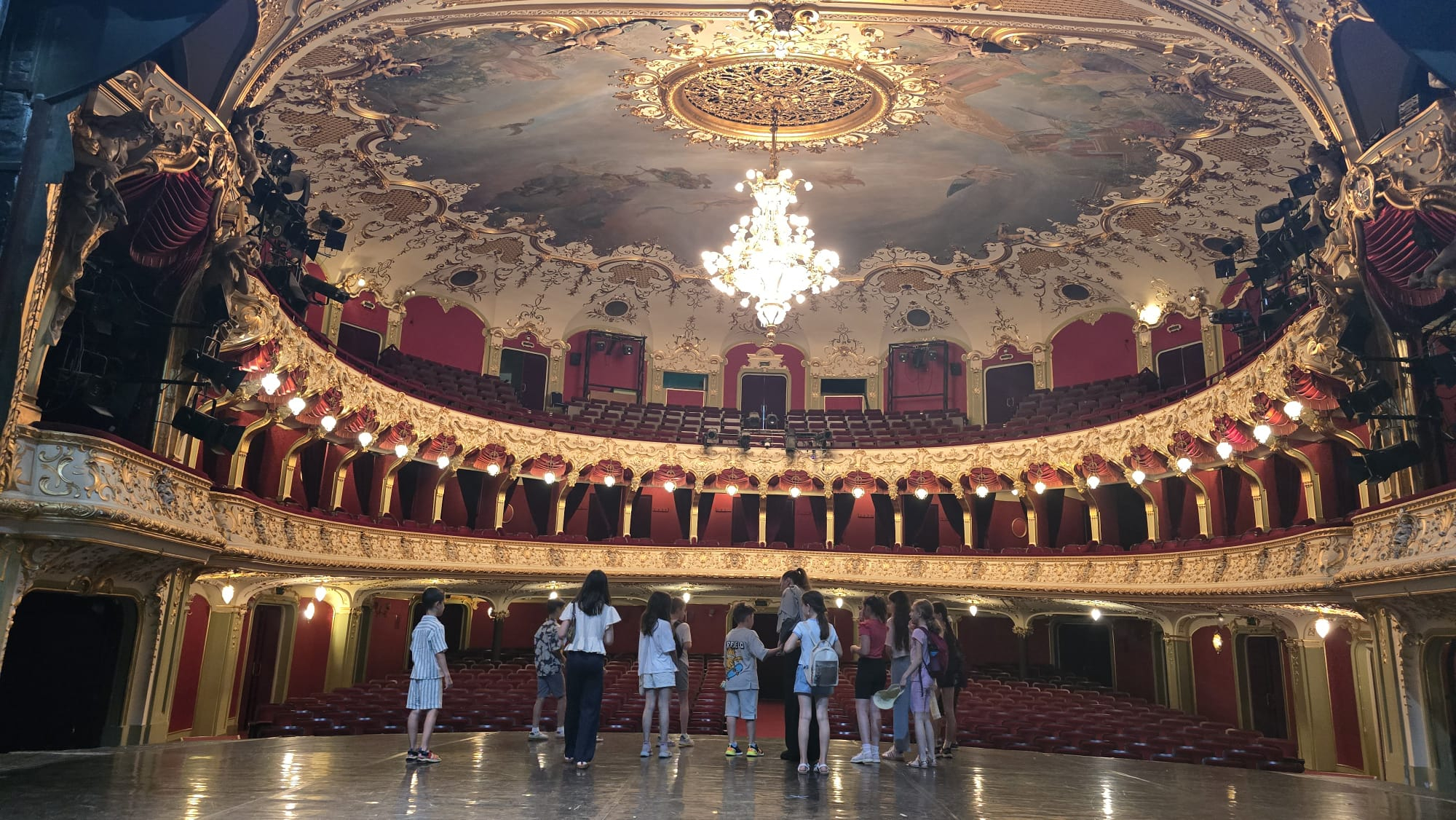 Baletul pe înțelesul copiilor, în culisele Operei Iași