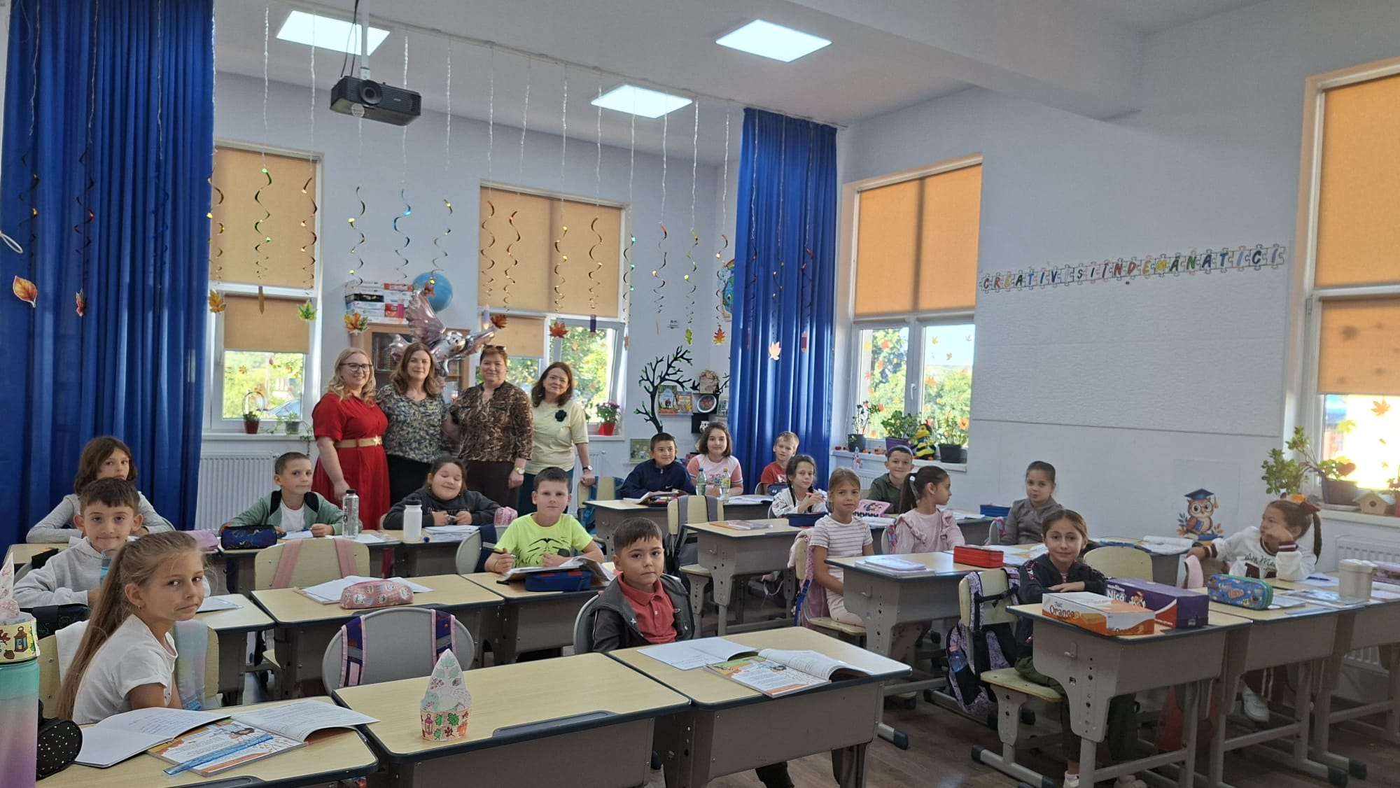 Peste 80 de copii din Erbiceni au primit ghiozdane noi