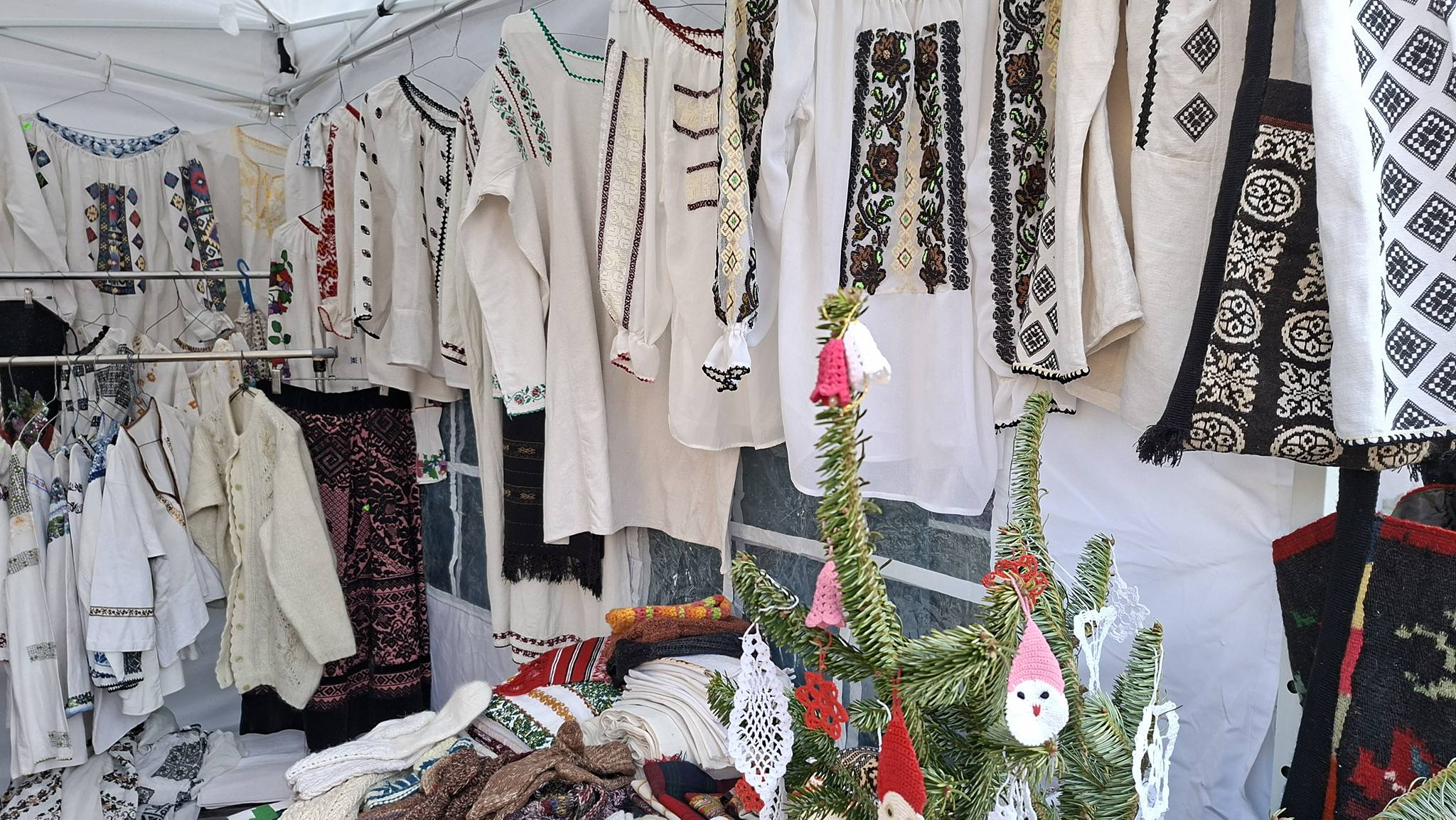 Galerie FOTO -- Târgul meșterilor populari