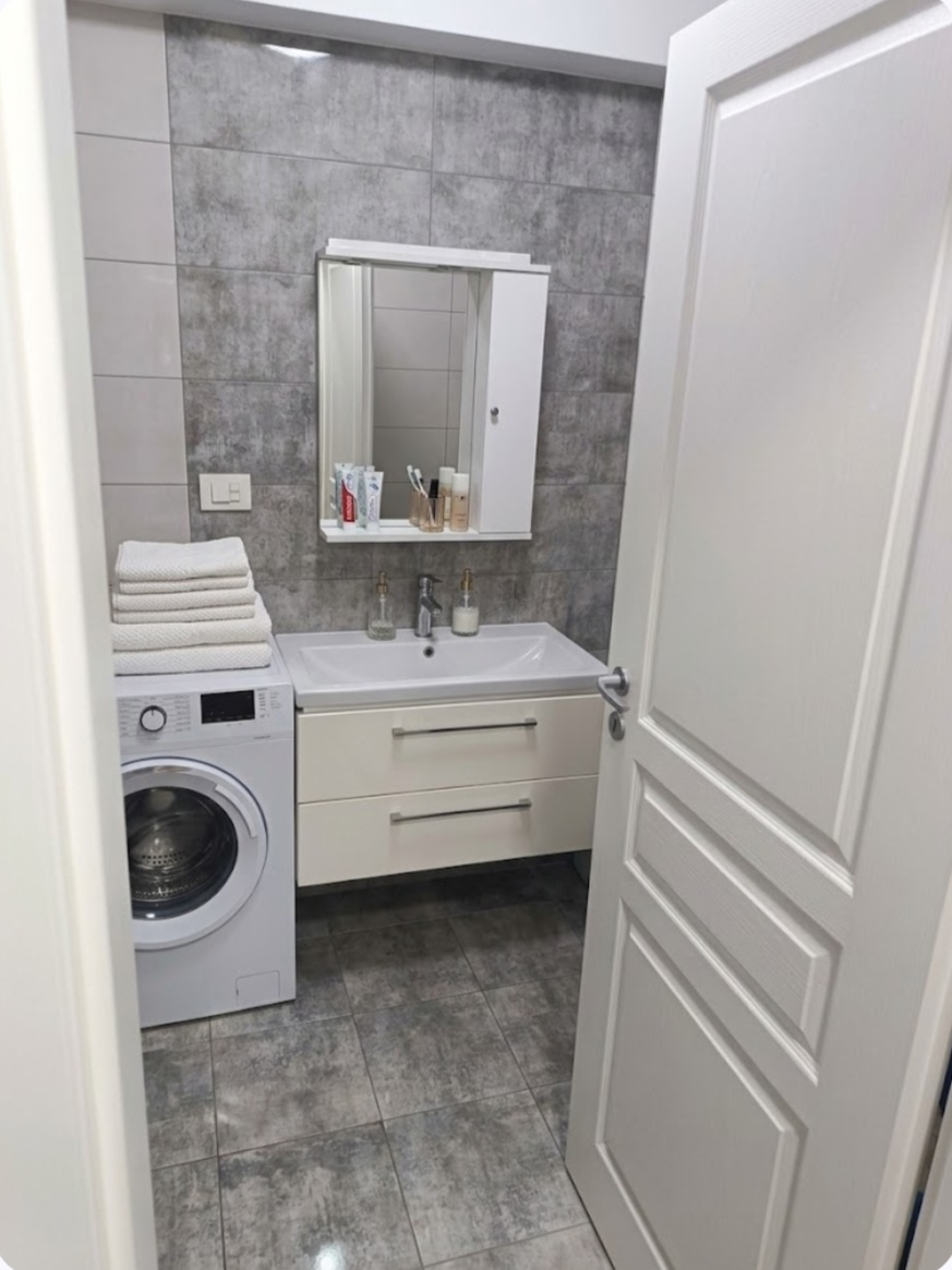 ÎNCHIRIEZ APARTAMENT CU 2 CAMERE – 54 mp – bloc nou – zona Aleea Tudor Neculai