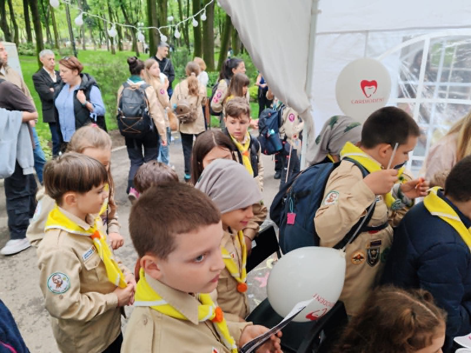 Mii de gulguțe au strălucit în Copou, la Festivalul Luminii