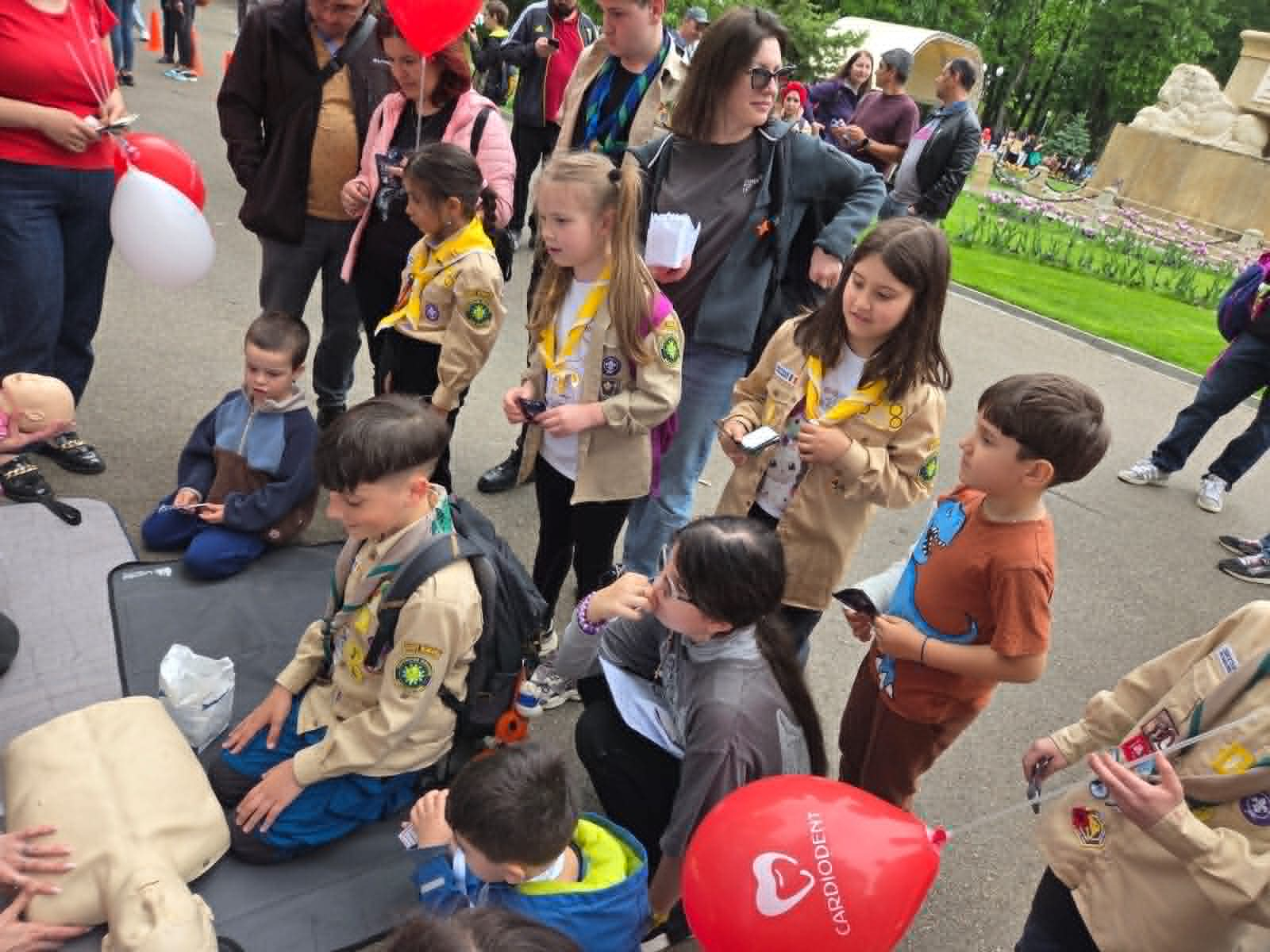 Mii de gulguțe au strălucit în Copou, la Festivalul Luminii