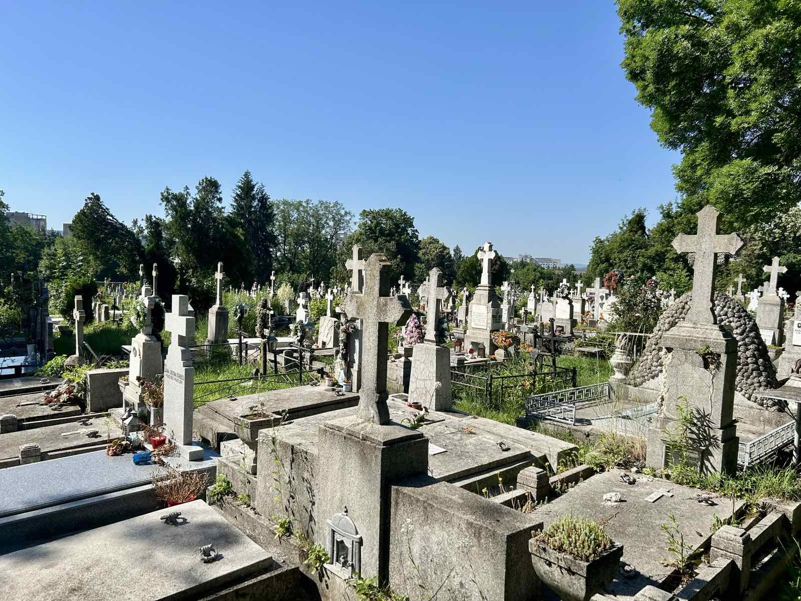 Vand Loc de Veci cu 2 Cavouri in Cimitirul Eternitatea