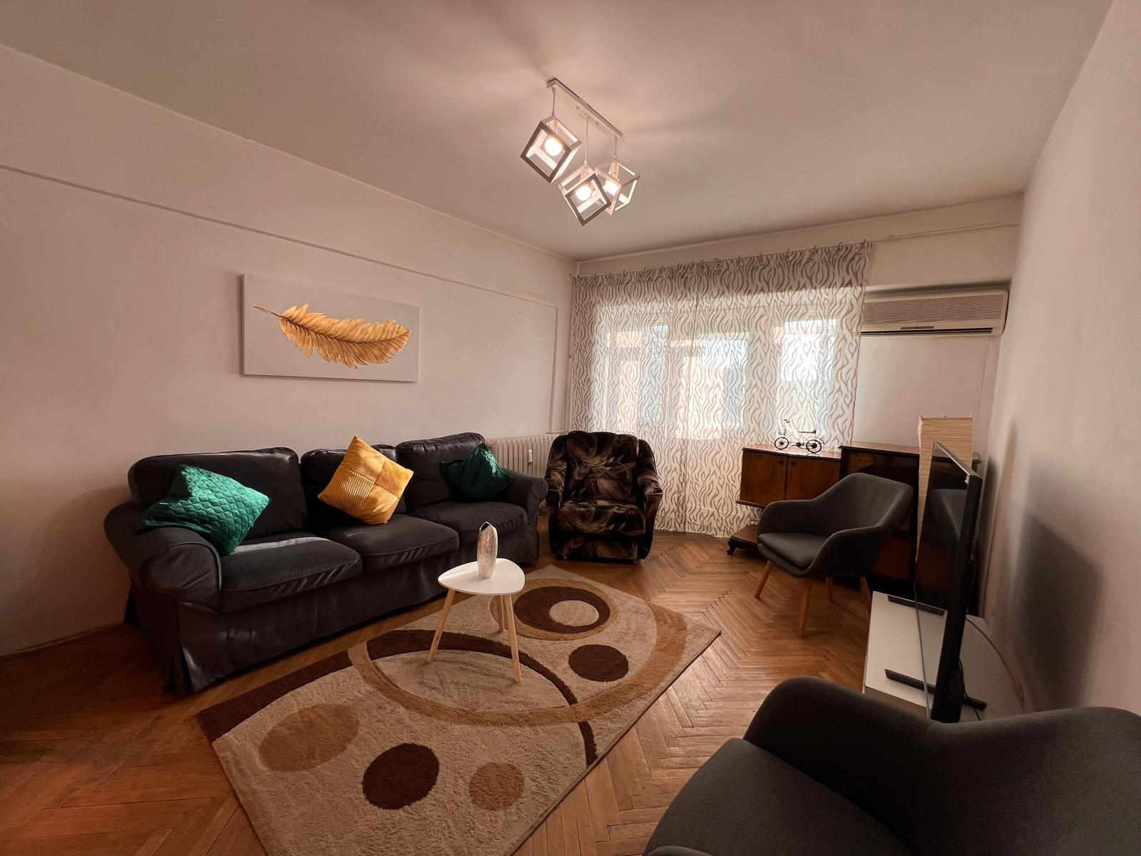 Proprietar – Centrul Civic, Hala Centrală, 4 camere, 600 EUR