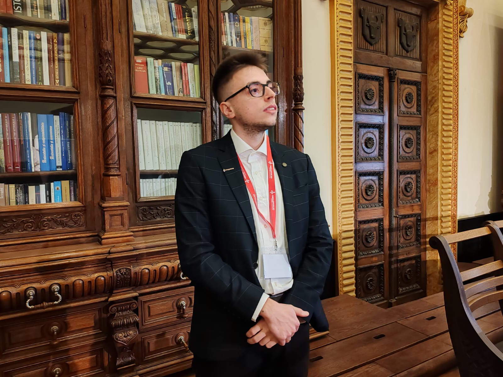 Zece tineri au fost premiaţi de ÎPS Teofan, după slujba liturgică de Hramul Sfintei Parascheva