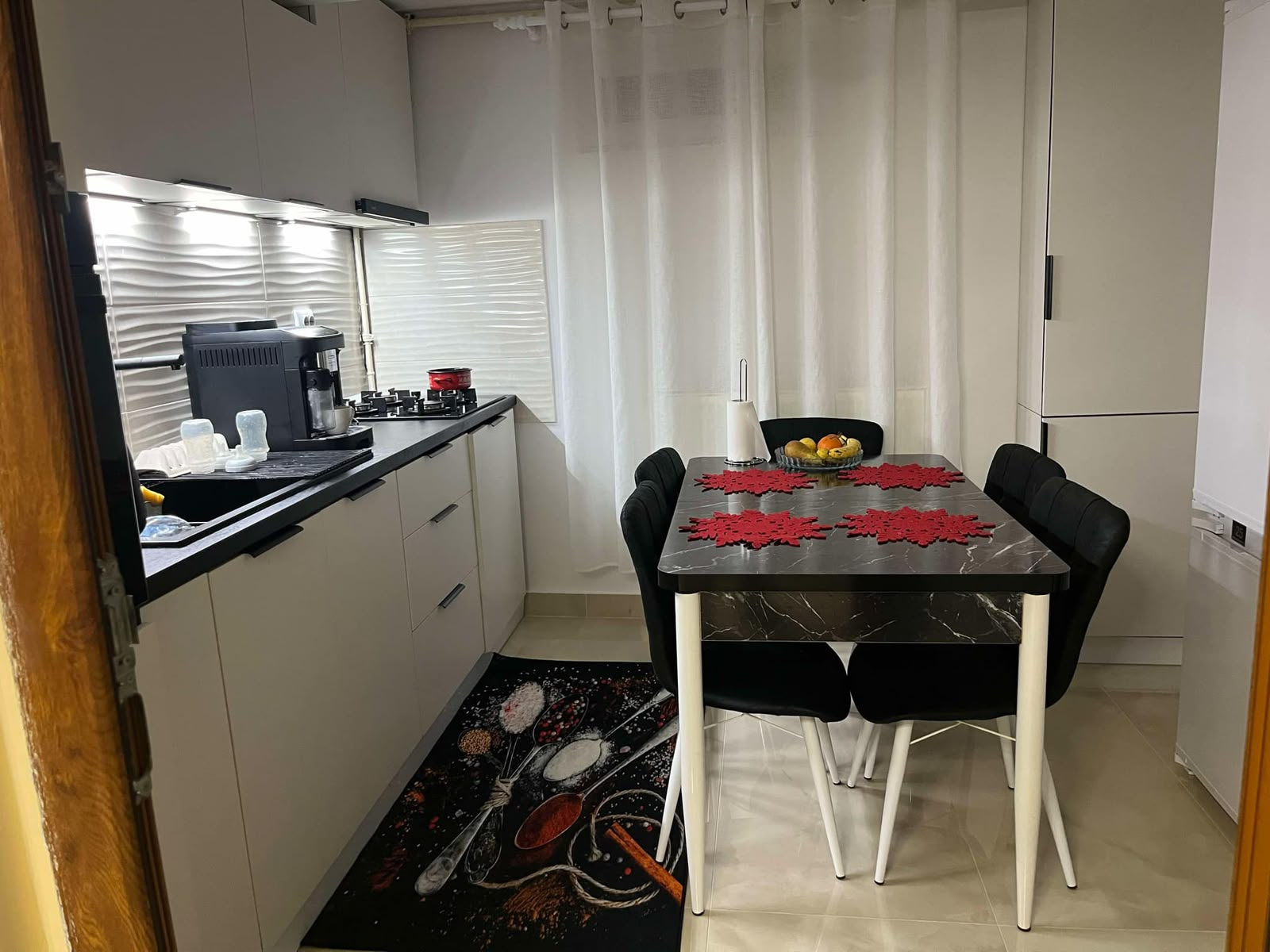 OCAZIE!Vand apart 2 camere,D ,60 MP, BLOC NOU,LUX ,mobilat si utilat in Visani+loc de parcare