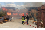 Trei case distruse de un incendiu, la Botoșani