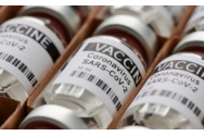 Câte doze de vaccin împotriva COVID-19 au fost irosite în România. Explicațiile autorităților